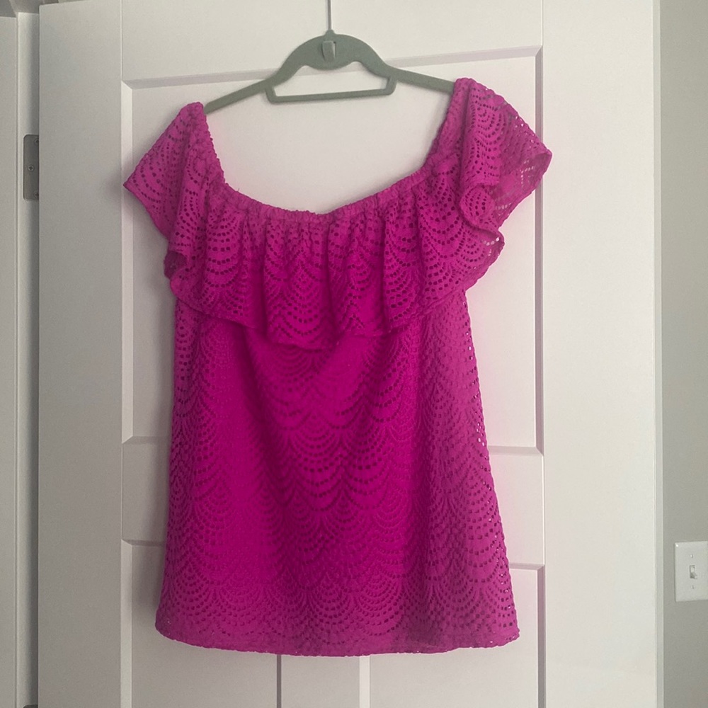Fabulous Lilly Pulitzer fucia top.